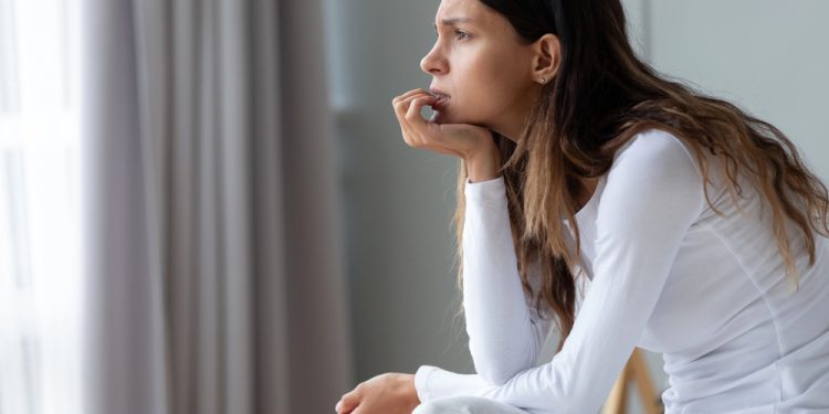 a woman struggling with anxiety after a Mesothelioma Diagnosis, looking for solutions such as fidget rings and mindfulness techniques